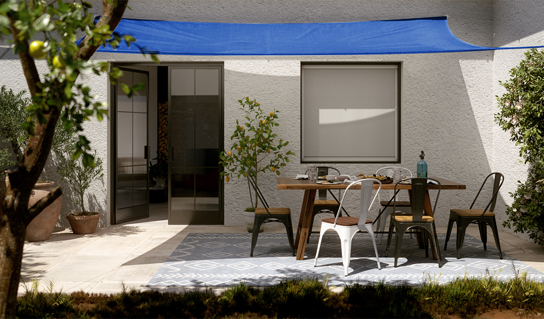 Voile d'ombrage multiple sur une terrasse et canisse PVC