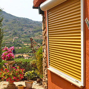 volet roulant jaune coffre arrondie