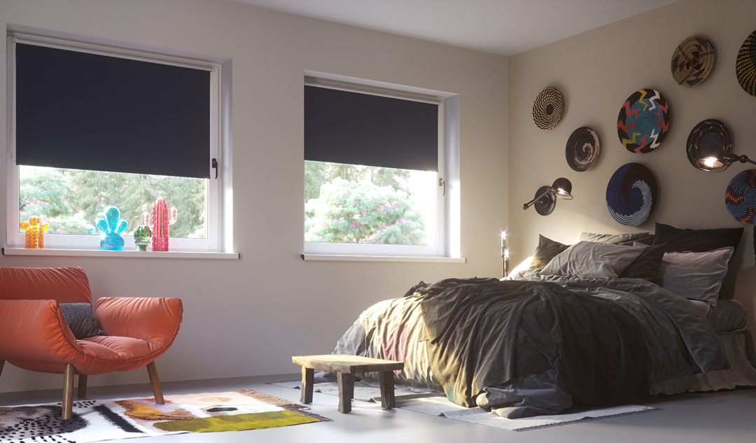 Store enrouleur brun pour une chambre à coucher