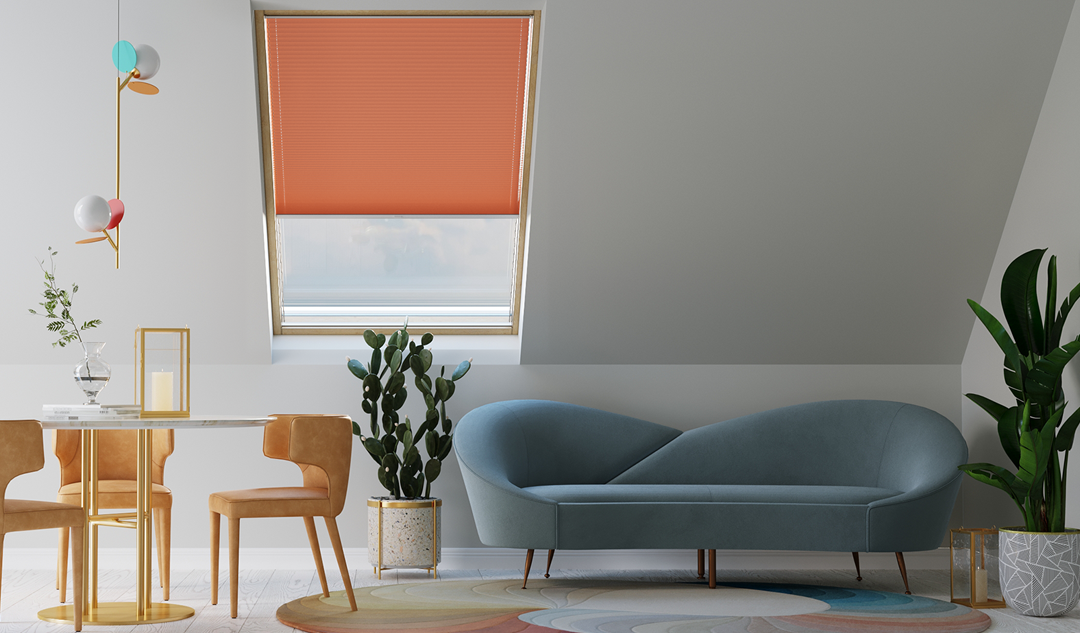 Store plissé pour fenêtre de toit orange sur mesure pour un salon